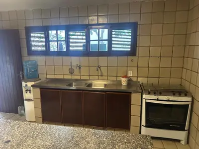 A cozinha ou kitchenette de Beach house in Porto das Dunas with four suites