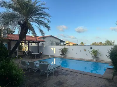 A piscina em ou perto de Beach house in Porto das Dunas with four suites