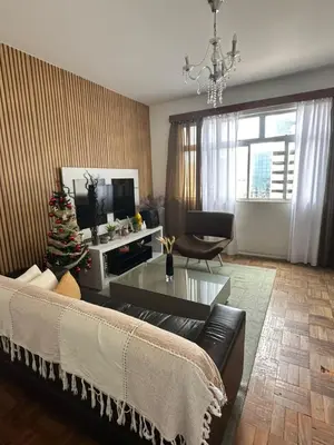 Uma área de estar em Apto na BEIRA MAR