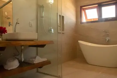 Uma casa de banho em Casa Angatu Mansão paradisíaca no Preá