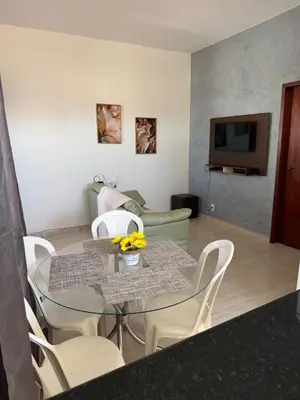 Uma televisão e/ou sistema de entretenimento em Residencial Poeira no Mar apto
