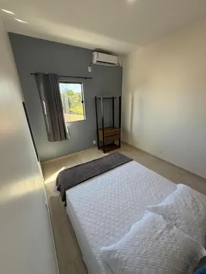 Uma cama ou camas num quarto em Residencial Poeira no Mar apto