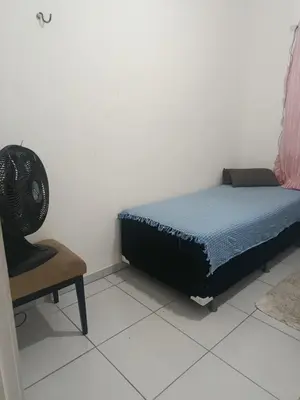 Uma cama ou camas num quarto em Rogerio AP Compartilhado