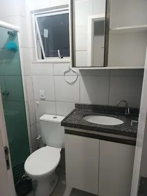 Uma casa de banho em Rogerio AP Compartilhado