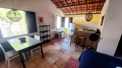 Uma área de estar em Chalé Jasmine Taiba