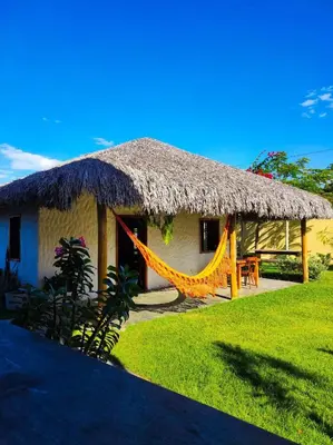 Um jardim no exterior de suite elegante fullhausi 01