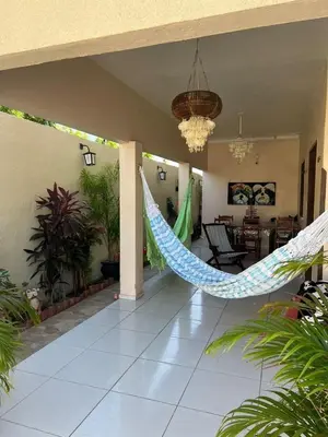Um jardim no exterior de Suites da Ana Flecheiras