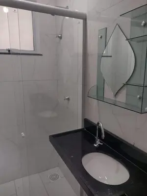 Uma casa de banho em AZURE residence