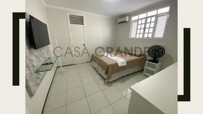 Uma televisão e/ou sistema de entretenimento em Pousada Casa Grande Aeroporto