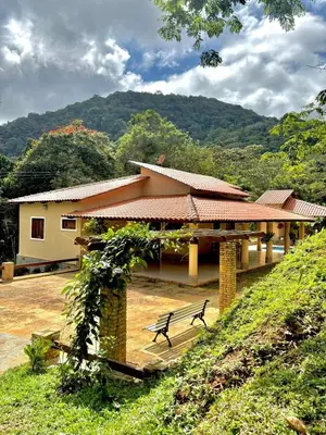 Uma vista geral da montanha ou uma vista da montanha a partir da casa de férias