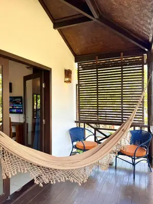Uma televisão e/ou sistema de entretenimento em Villa Puglia Jeri Suítes