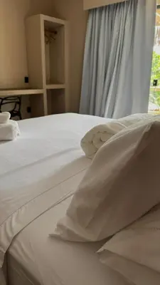 Uma cama ou camas num quarto em Suítes House Refúgio Fortim