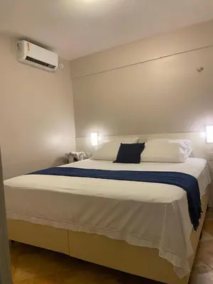 Uma cama ou camas num quarto em Suites Resort ao lado do Beach Park e Pé na areia Apt térreo adm por anfitrião