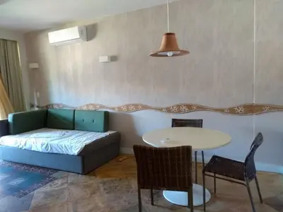 Uma área de estar em Suites Resort ao lado do Beach Park e Pé na areia Apt térreo adm por anfitrião