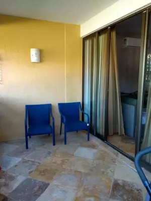 Uma área de estar em Suites Resort ao lado do Beach Park e Pé na areia Apt térreo adm por anfitrião