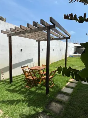 Um jardim no exterior de Casinha branca FORTALEZA