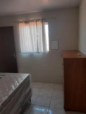 Uma cama ou camas num quarto em Apartamento para 4 pessoas na rua principal de Beberibe