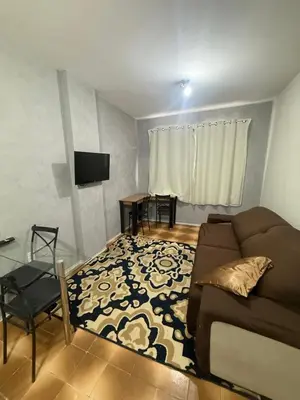 Uma área de estar em Apartamento completo com vaga de garagem a 200 metros da praia