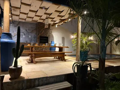 Uma área de estar em Chalé Cabana