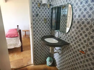 Uma casa de banho em Casa Pe na Areia com Piscina e Ar em Morro Branco
