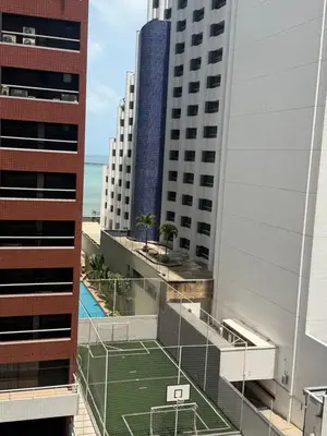 Comodidades para jogar ténis e squash em Apartamento beira mar sol maior ou nas proximidades