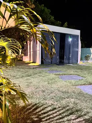 Um jardim no exterior de Luce del sole bangalô