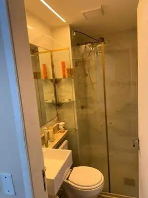 Uma casa de banho em Apartamento top CAMBEBA