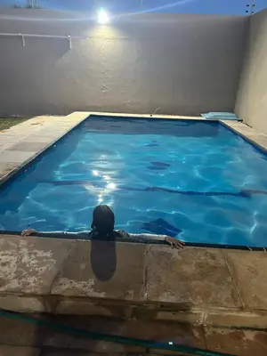 A piscina em ou perto de JW casa de praia