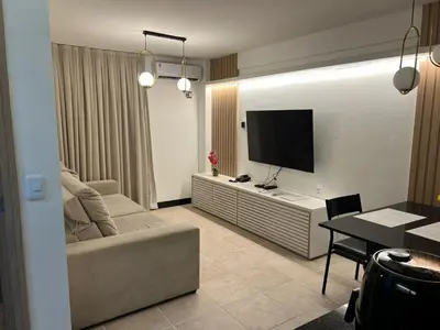 Uma televisão e/ou sistema de entretenimento em Apartamento Mobiliado Fortaleza - uma quadra da Beira Mar