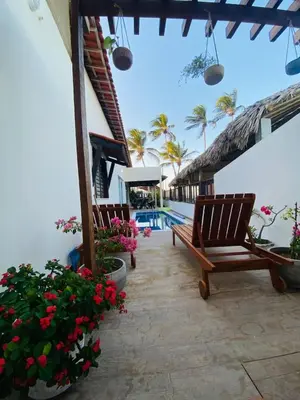 Um jardim no exterior de Casa Madalena - Praia de Lagoa do Mato