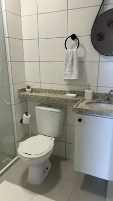 Uma casa de banho em Ap Mirante Fortaleza 5min da Praia com Piscina e Rooftop para 6 pessoas