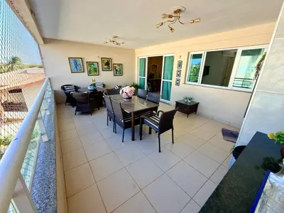 Uma varanda ou terraço em Beautiful furnished condo in front of Beach Park