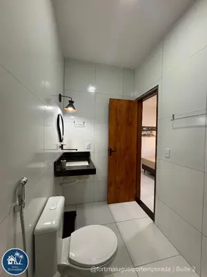 Uma casa de banho em Suites Fernandes Fortim