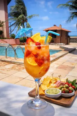 Bebidas em Apartamento Completo com Piscina e vista do mar a 5m do Beach Park