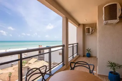 Uma vista do mar geral ou uma vista do mar a partir do apartamento