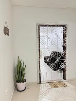 A planta de Casa com Suíte e Ar Condicionado 200mts da praia