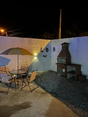 Um pátio ou outra área exterior em Casa de praia com piscina