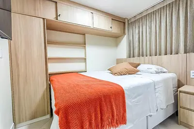 Uma cama ou camas num quarto em Apartment with panoramic oceanfront view Landscape