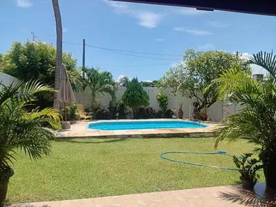 A piscina em ou perto de Duplex vizinho ao Resort Carmel