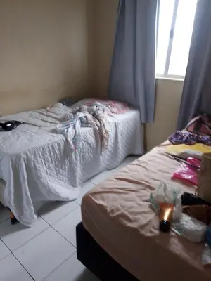 Uma cama ou camas num quarto em guartocom