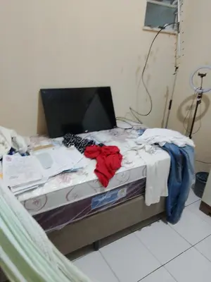 Uma cama ou camas num quarto em guartocom
