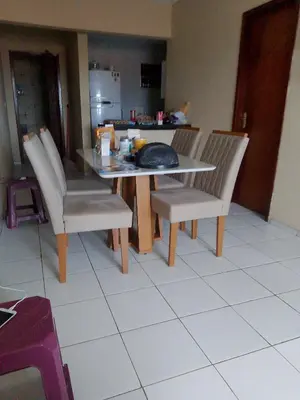 Uma área de estar em guartocom