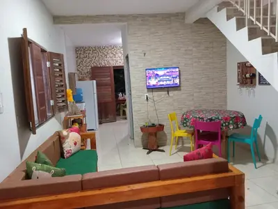 Uma televisão e/ou sistema de entretenimento em Rancho dos Bicos