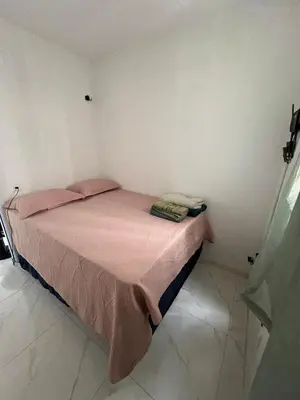 Uma cama ou camas num quarto em New apartment a few meters from Futuro beach