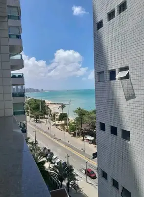 Uma vista do mar geral ou uma vista do mar a partir do apartamento