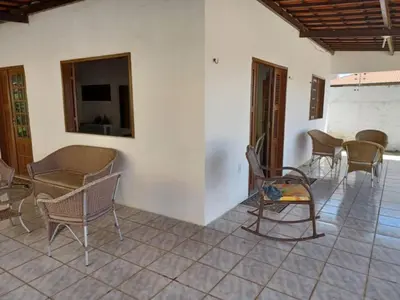 Uma área de estar em Casa Ampla