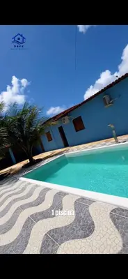A piscina em ou perto de Deck morro branco