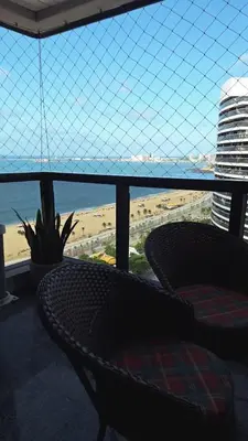 Uma vista do mar geral ou uma vista do mar a partir do apartamento