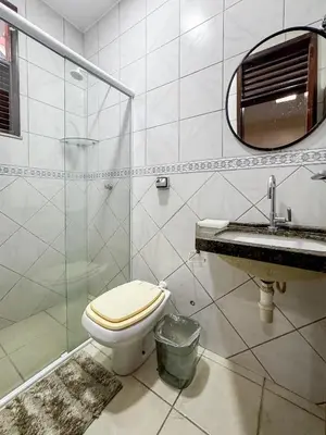 Uma casa de banho em Casa Paraíso do Cumbuco- 5 Quartos AC- Piscina Privativa- 50m do Mar
