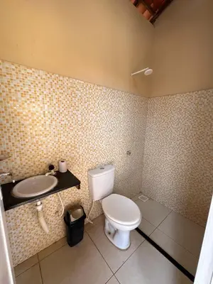 Uma casa de banho em Caponga Beach House - 100m da Praia